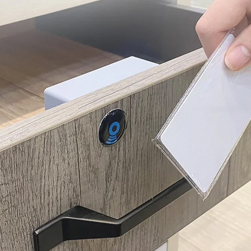 Serrure électronique pour armoire à tiroirs en bois