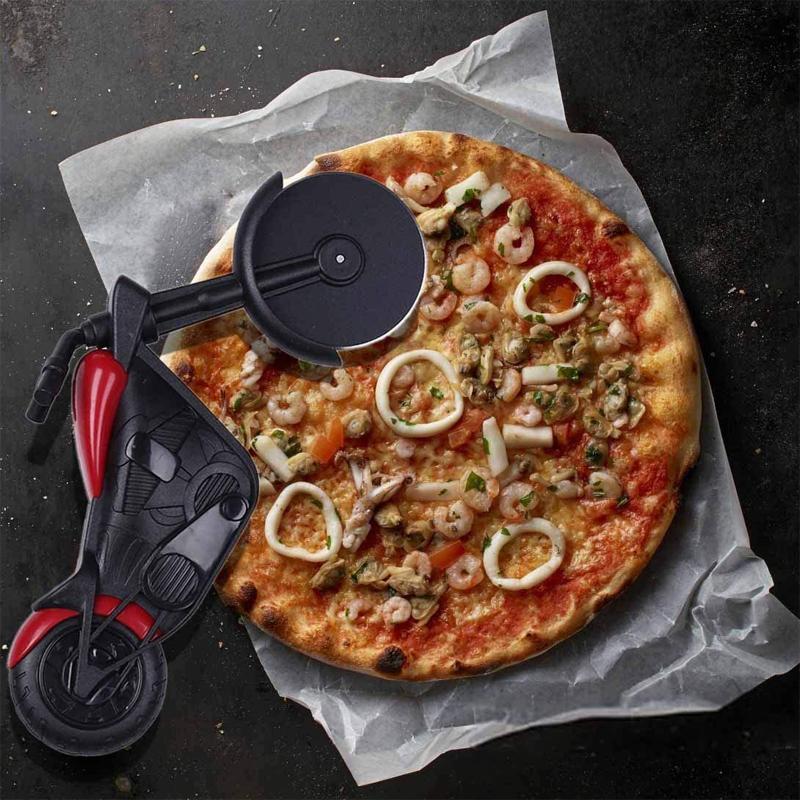 Coupe-pizza à Roulettes en Forme Vélo / Moto